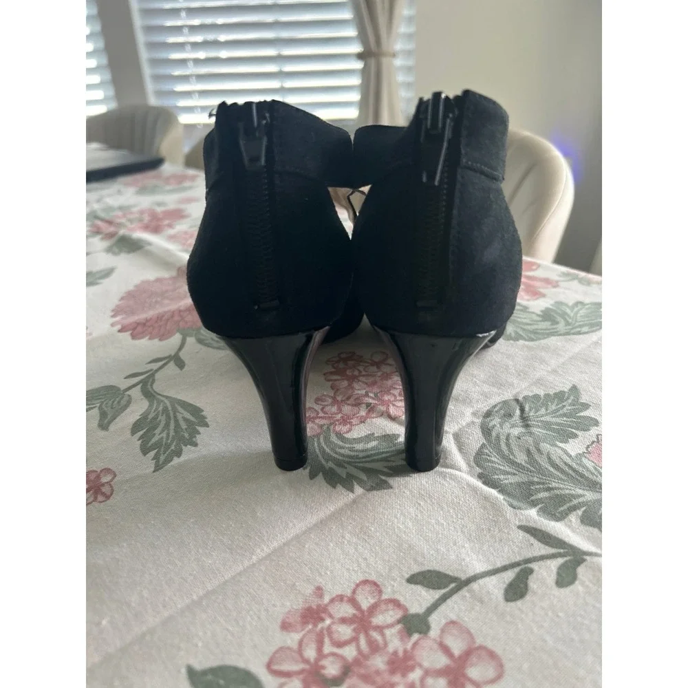 LifeStride black suede Giovanna 2 Pump size 8